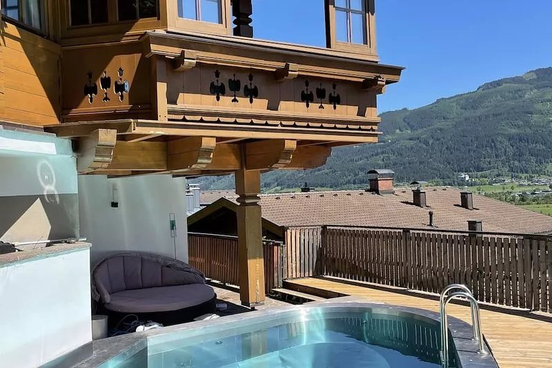 Luxury holiday home for 10: Spa, Skiing, golf, sailing in 5min