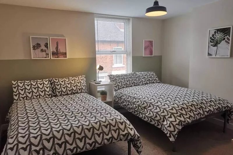 La La Land Derby 4 bedrooms townhouse near Pride Park
