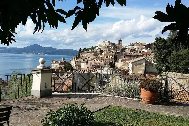 The Villa of Augustus with a prestigious view of Lake Bracciano, 30 km from Rome