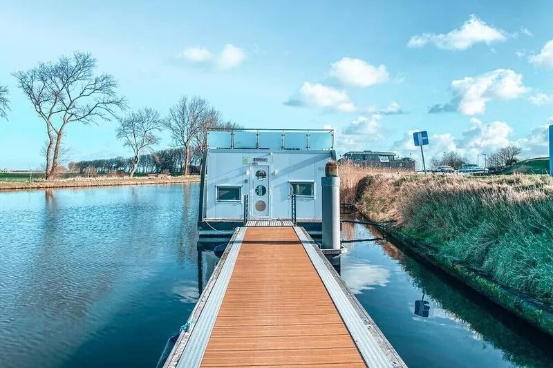 Homeboat Glamping Loft on the water