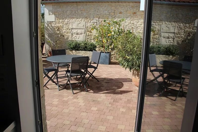 Small Charentaise house with garden. Calm and relaxation guaranteed