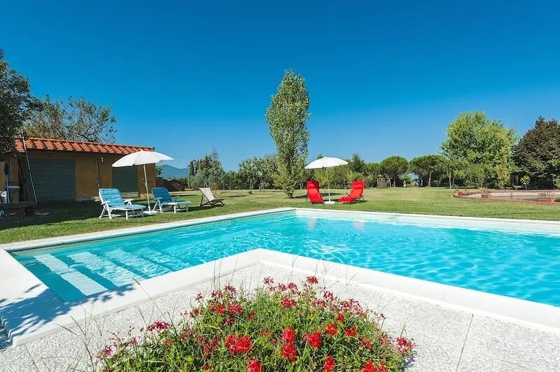 Charming Farmhouse in a Tuscan landscape at walking distance from a village
