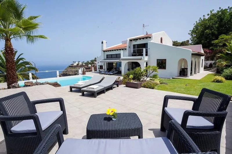 Exclusivity for the highest standards in the traditional style.