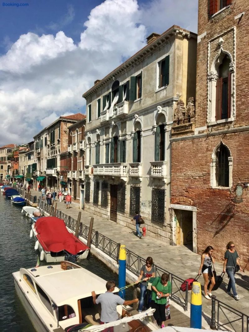 La Chambre D'Ella