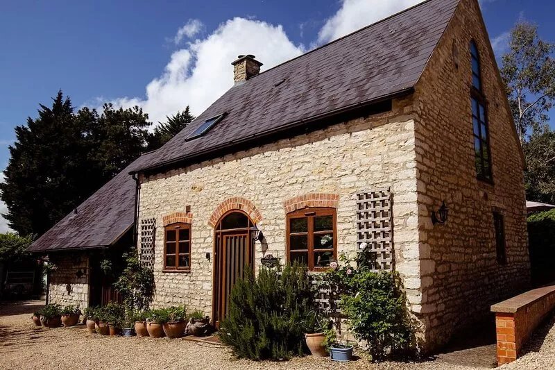 Jasmine Cottage - sleeps 6 guests  in 2 bedrooms