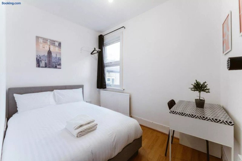 Mile End Double Rooms 86a