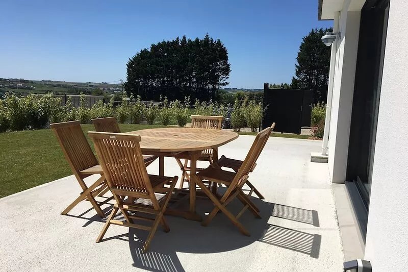 Beautiful new house at 2 minutes walk from the sea and the beach