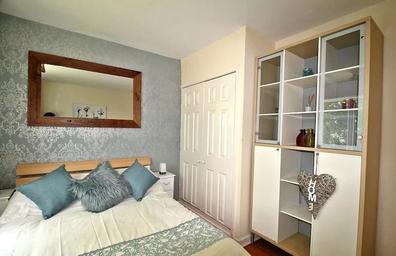 Boswell - Large Balcony Apartment & Parking - Close to Town & Racecourse