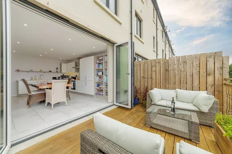 Nestled in a peaceful location, just 100 yards from the promenade, Bradda Place