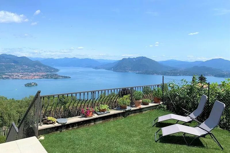 Breathtaking View over the Lake, Charming House surrounded by Nature