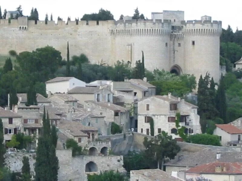 Very pretty house, village center, terrace, beautiful view on the Popes' Palaces