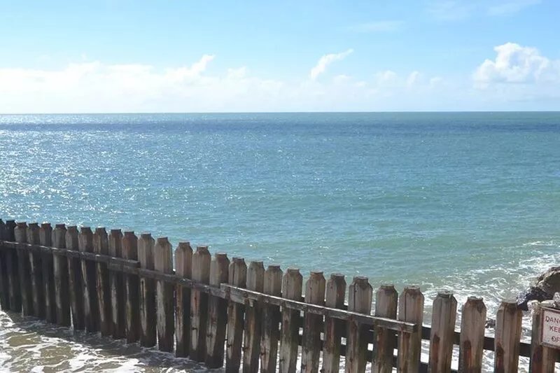 Sea Grove -  a bungalow that sleeps 7 guests  in 3 bedrooms