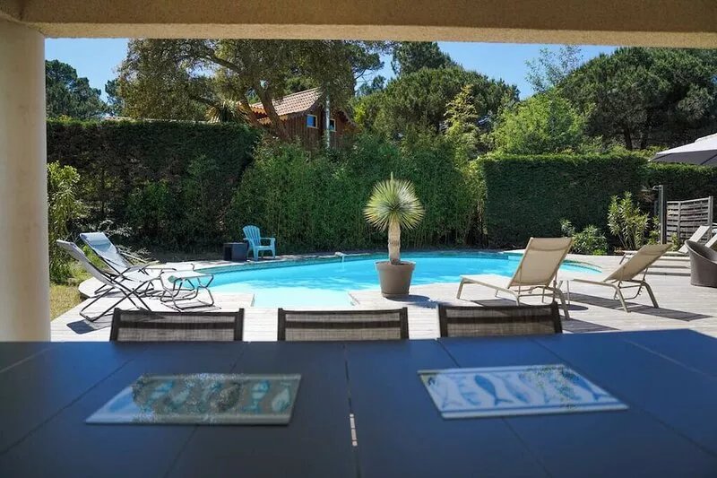 Very well equipped villa with heated swimming pool