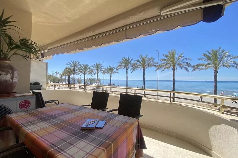 R151  Beachfront apartment in Calafell