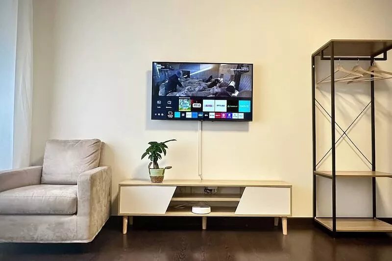 Apartment well connected to the center.
