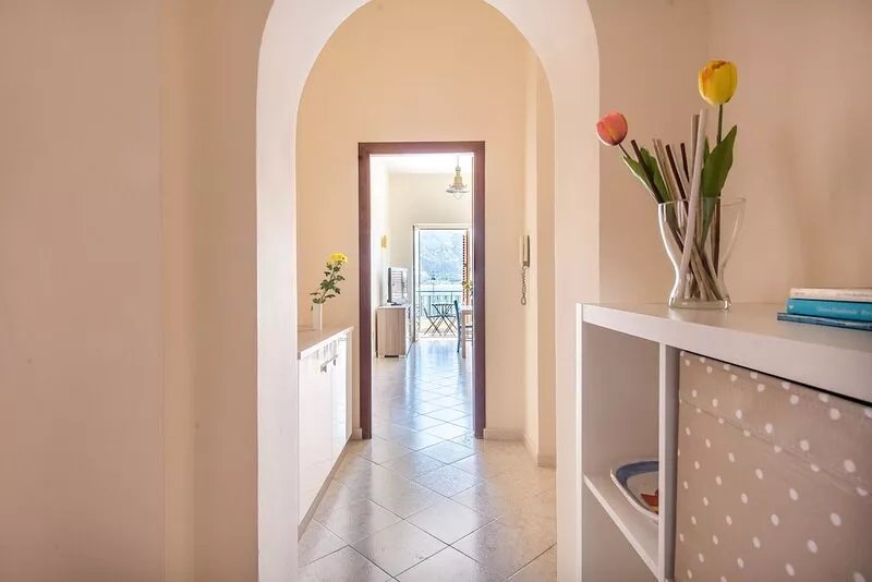 Casetta vista mare in piazza a Mondello by Wonderful Italy
