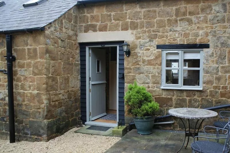 Cosy Period Cottage In Unspoilt Village On The Edge Of The Cotswolds