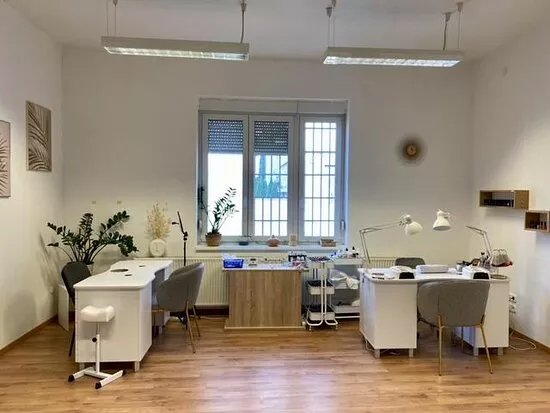 Diamond Nails - Gel Lakk Es Mukorom Szakuzlet