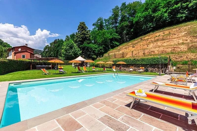 A spacius and comfortable apartment with a large terrace