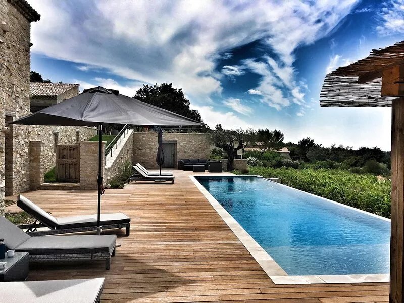 Mas des Amis, Seguret, Village classified in Provence, heated swimming pool