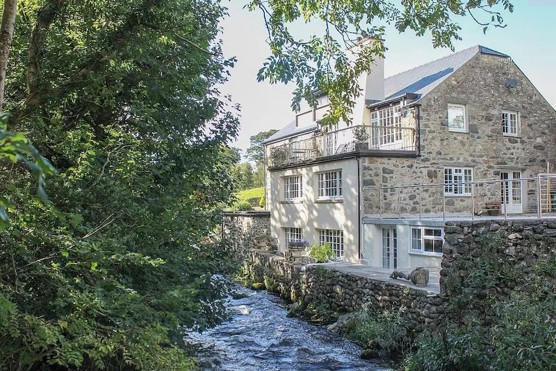 2 bedroom accommodation in Penygroes, near Caernarfon