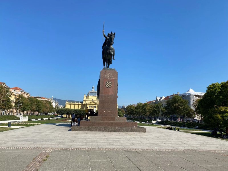 Hostel Poolside