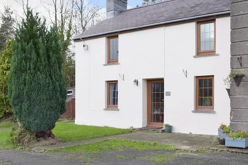 A beamed, character cottage situated just 100 yards from the River Teifi.