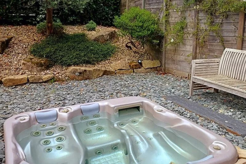 CHARMING HOUSE WITH POOL AND SPA IN THE HEART OF THE MORBIHAN GULF