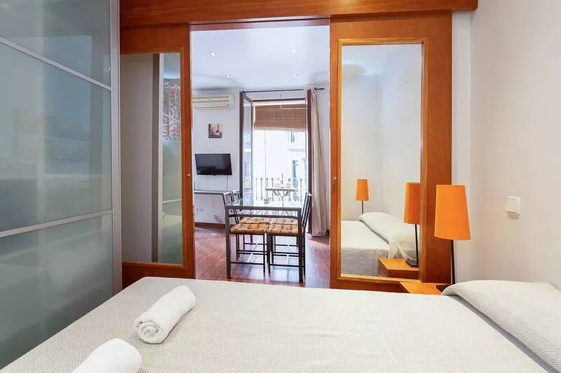 TURO PARK, lovely apartment with balcony