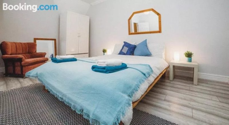 Excellent Newsham Room