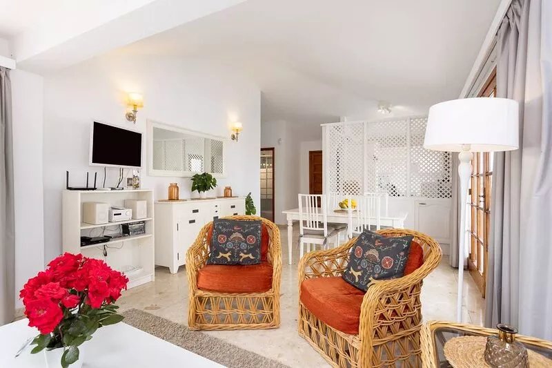 LUXURY SUNNY HOLIDAY HOME WITH PRIVATE POOL
