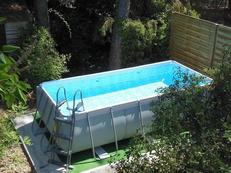 Villa with floor and garden