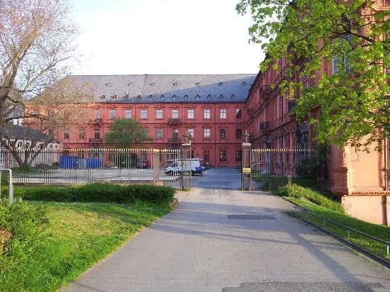 Romisch-Germanisches Zentralmuseum