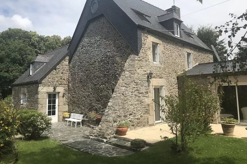 Maison de Campagne au Calme Entourée D'un Jardin Arboré