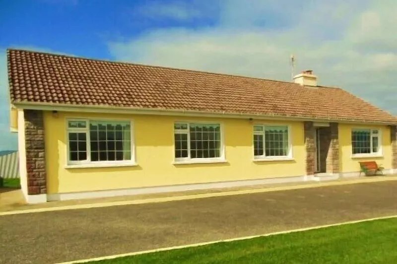 Peaceful cottage off the Ring of Kerry on the Wild Atlantic Way with free Wi-Fi