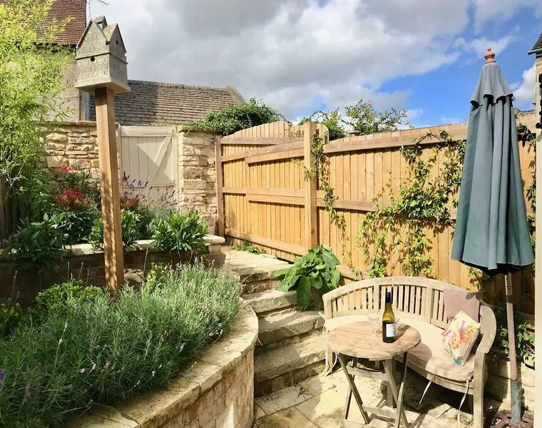 Dove Cottage beautifully restored Tudor cottage sleeps 6 (3 bedrooms)