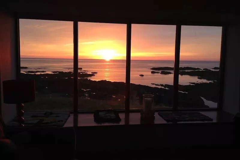 Pew with a View - Pet Friendly seafront cottage,  secure shorefront garden
