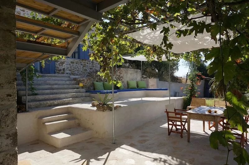BEAUTIFUL ROMANTIC OLD STONE HOUSE, SEA VIEW, PRICACY