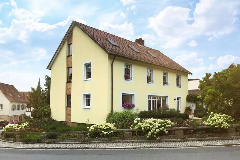 Living in a fantastic location in the historic center of Thurnau