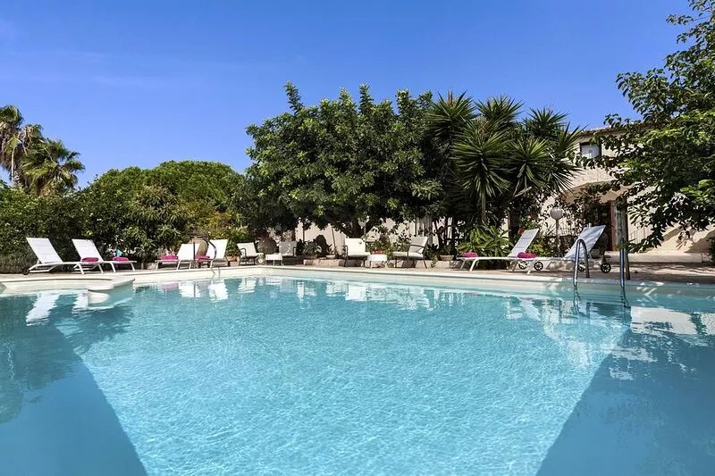 Villa U Marchisi with pool wifi next to the beach in Cava d'Aliga
