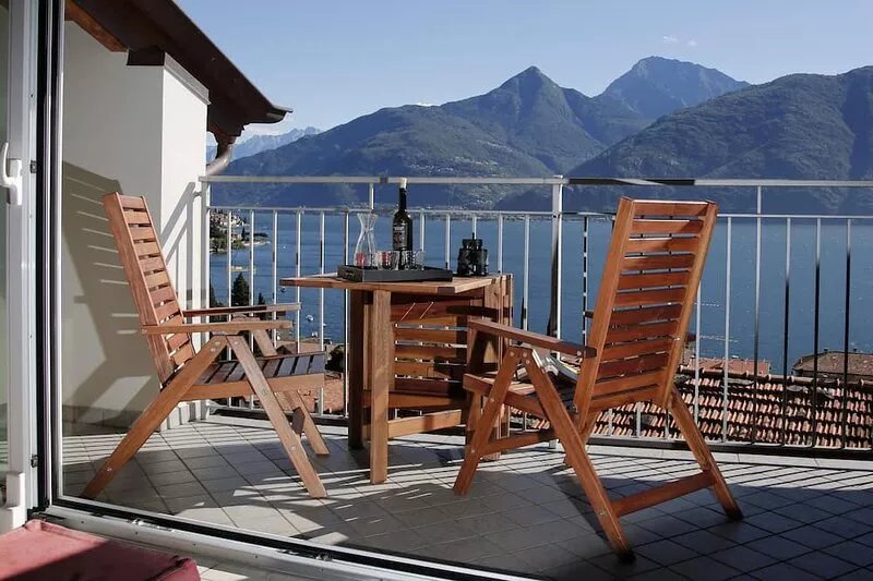 Lovely house close to the lake with panoramic lake and mountain views