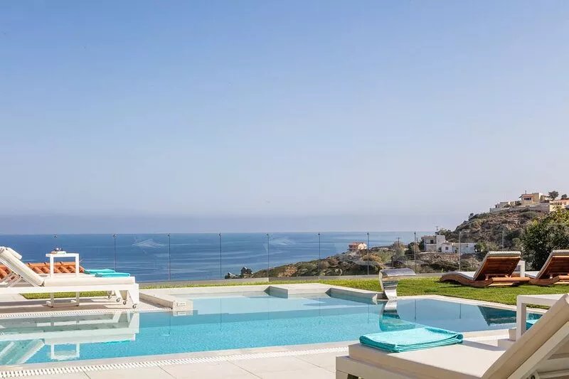 Hillside luxury villa overlooking & walking distance to Ligaria beach