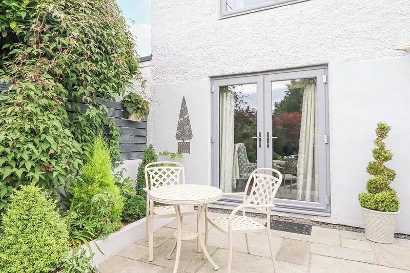 LITTLE BEECHES, family friendly, with a garden in Hengoed