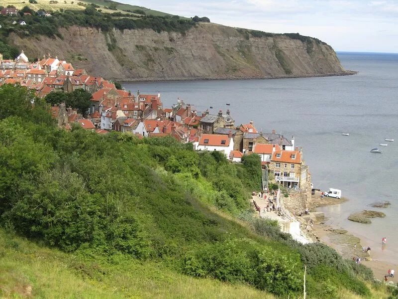 40ft x 20ft luxury holiday lodge near Scarborough; 3 bed, sleeps 6, hot tub