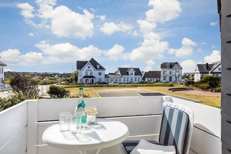Feel-good apartment in a prime location. Only a few meters to the beach.