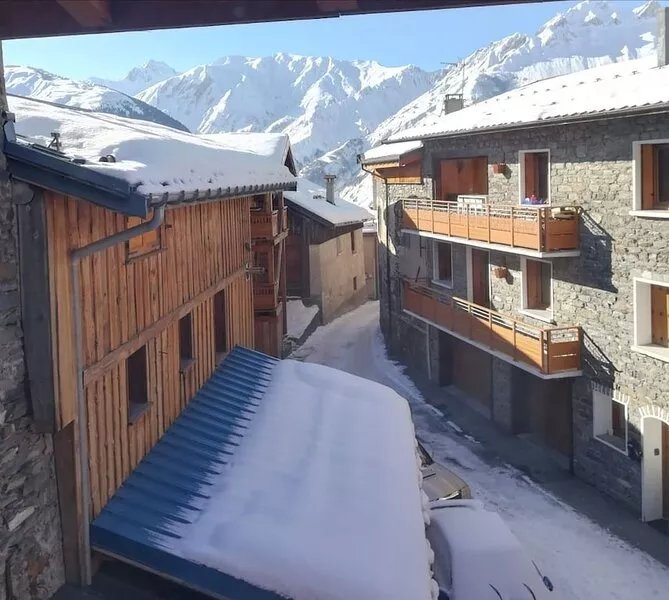 Village House in the heart of the "3 Valleys" - sleeps 6
