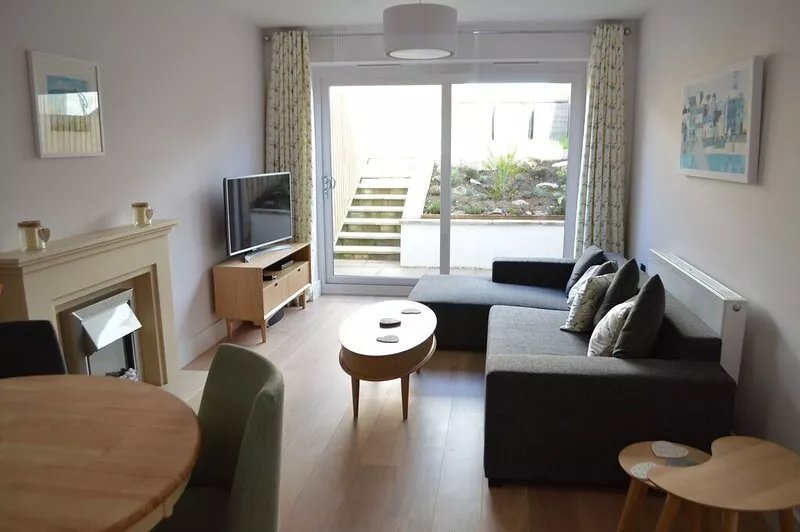 Modern 3-Bed Townhouse, Newquay, Sleeps 6, Beach 300m, 5 min walk to town centre