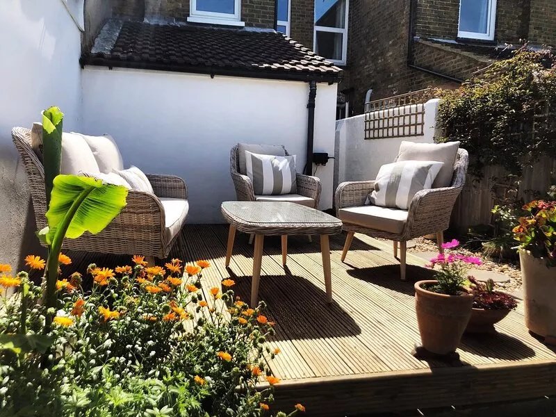 Neptune Cottage Whitstable; 3 bedroom cottage, beautiful garden; 5 mins beach.