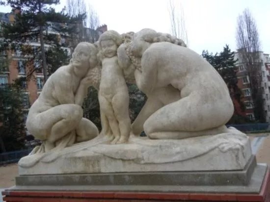 Statue Deux femmes et un enfant