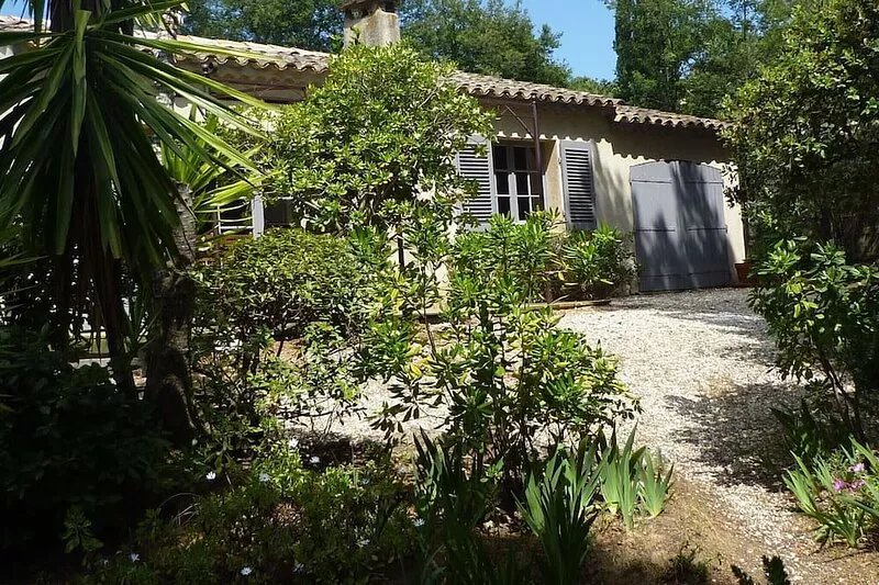 CHARMING VILLA & Quiet -Presqu'île St Tropez- 80m from the BEACH GIGARO